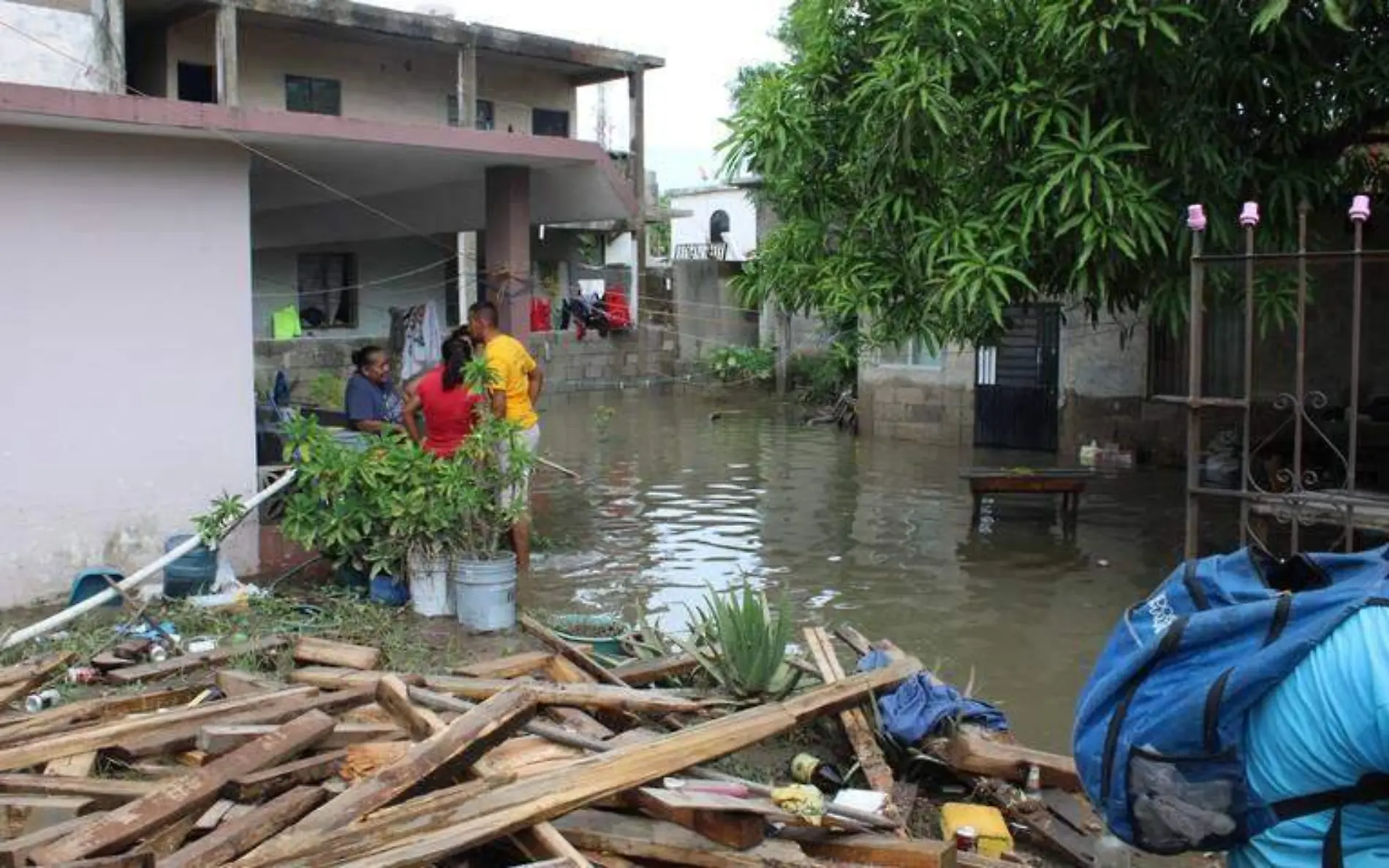 Se inundan 70 familias y una tienda comercial en Altamira por lluvia torrencial